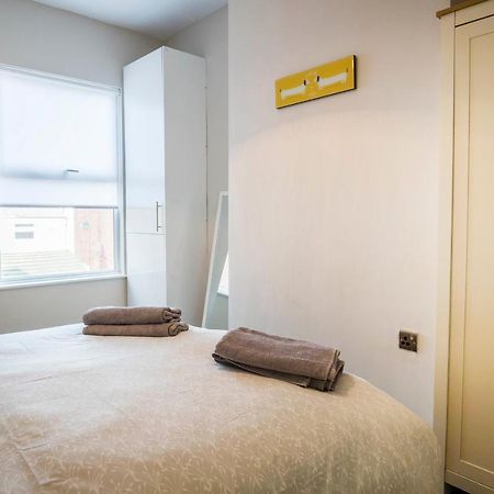 Spacious, Modern 4 Bed House Close to City Centre Chester Exterior foto