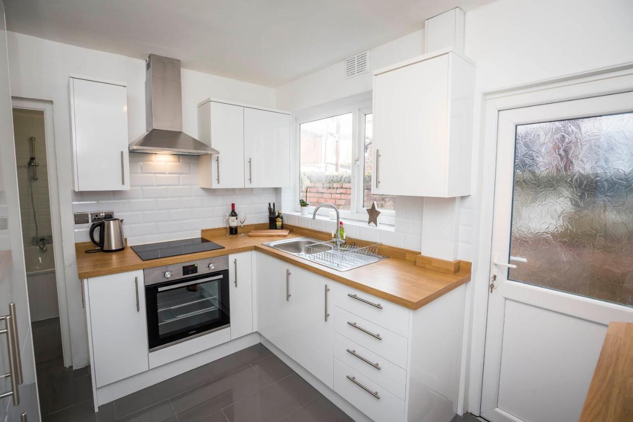 Spacious, Modern 4 Bed House Close to City Centre Chester Exterior foto