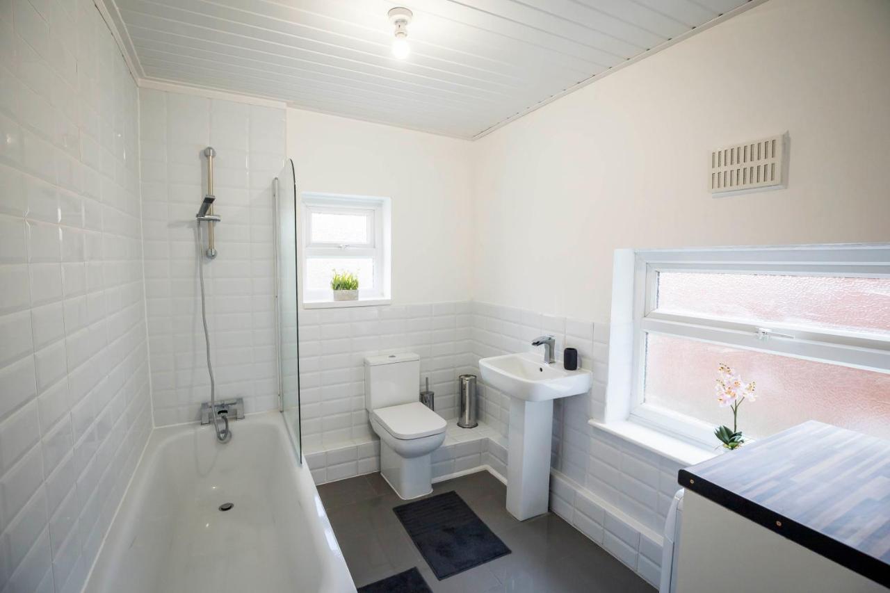 Spacious, Modern 4 Bed House Close to City Centre Chester Exterior foto